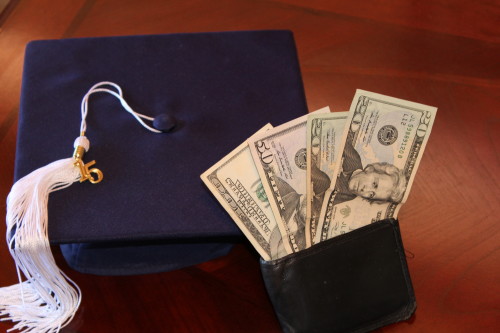 Top 15 suggestions for graduates to become financially savvy