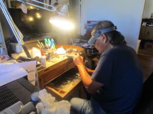 Rick Manuel working on a piece of oval jewelry(Photo by Kofi Akoto / Arizona Sonora News) 