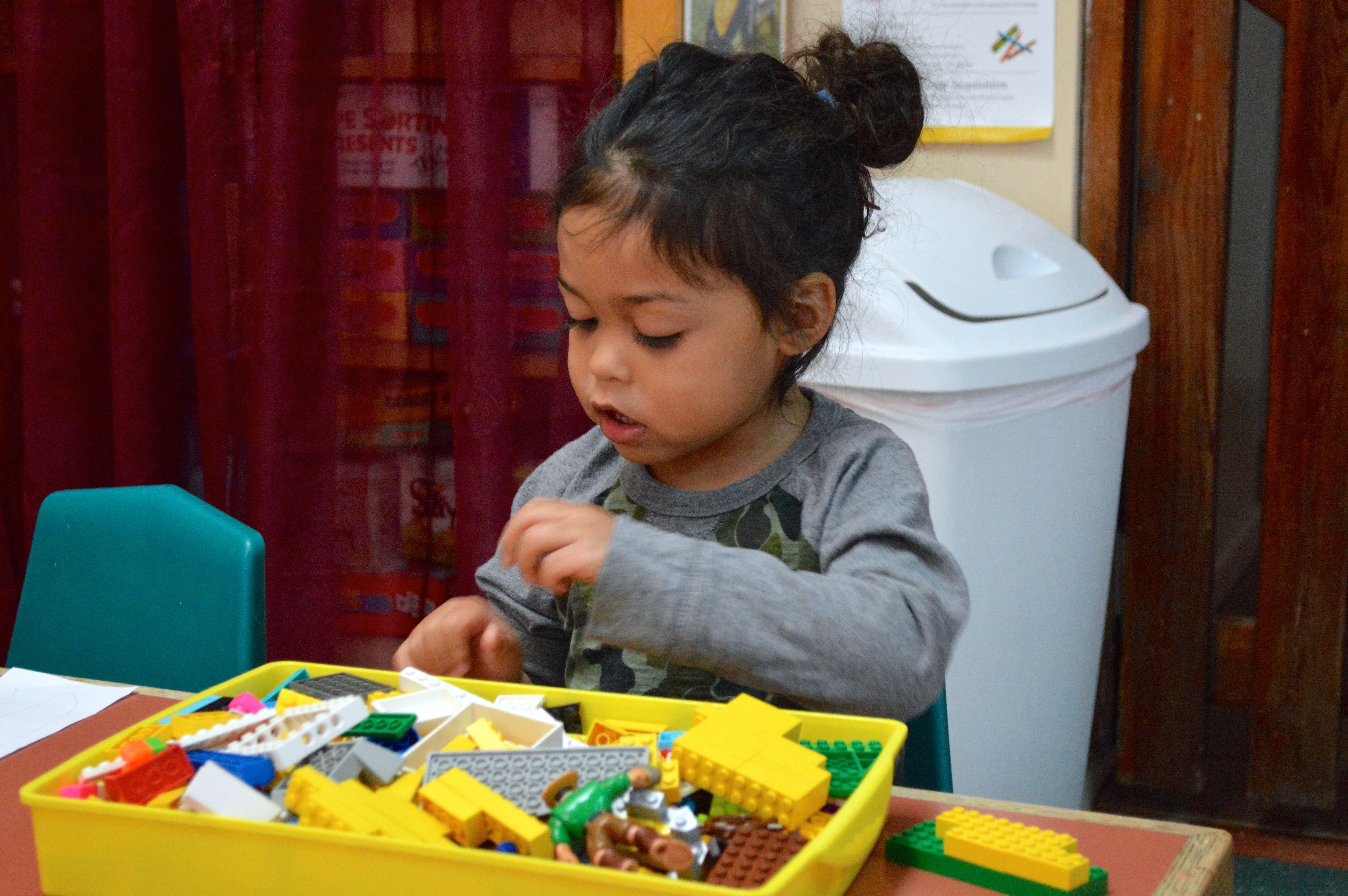 Dante plays with legos at the Sandbox Early Childhood Center. Photo by Shannon Higgins/Arizona Sonora News
