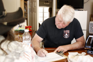 Brian Davis signs Mike Carrafa's petition to run for mayor. Davis said he is planning on running for city council in the same election. (Photograph by Devon Confrey / Arizona Sonora News)