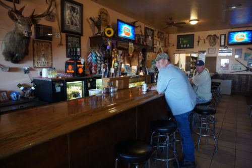 Steve Smith and friend grabbing a beer at Johnny Ringos. (Photo by: Savannah Shippen / Arizona Sonora News)