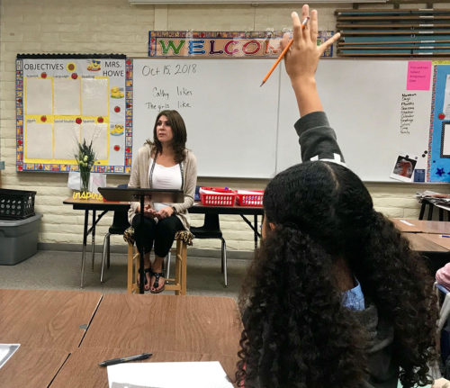 Veronica Howe teaches her 6th grade class at St. David middle school, a rural affected by a lack of teachers. Photo by Clara Lovell/Arizona Sonoran News