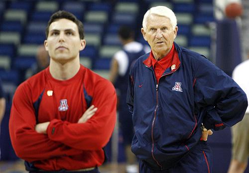 Josh Pastner (left) and Lute Olson (right) are two of the biggest influences on Jack Murphy's coaching career and life in general. Photo Courtesy of Arizona Daily Wildcat. 