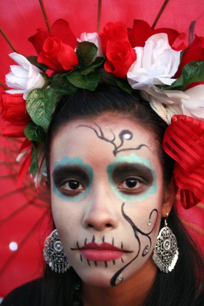 Day of the Dead celebrant, Hollywood Forever Cemetery, Los Angeles, Ca. Photo courtesy of Flickr