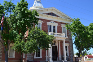 Tombstone's old courthouse, now a state historic park, is a draw for visitors. (Photo by: Gabby Ferreira/Arizona Sonora News)