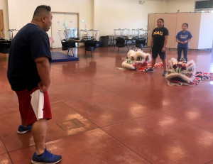 Kevin Lau, lion dance instructor at TCCC, demonstrates to his students how to keep a firm stance. (Photo by: Sara Cline/El Independiente)