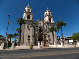 La Catedral de San Agustín, construida en el centro en el estilo español colonial. (Fotografía por Matthew Sheurman)