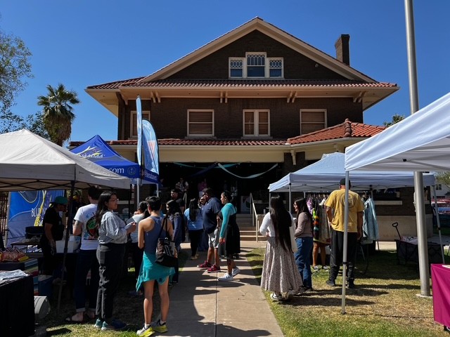 Visitors gather around vendors’ booths at the historic Ellis-Shackelford House in downtown Phoenix, Ariz. on March 1, 2025. (Courtesy of Arizona Humanities)
